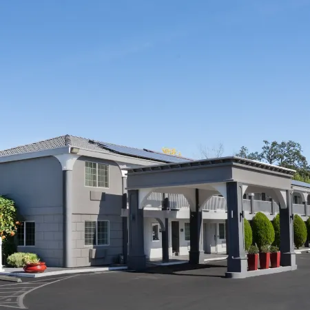 The Orchard Hotel Ukiah Wine Country Free Breakfast, Pool, & Hot Tub