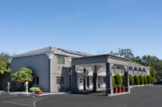 The Orchard Hotel Ukiah Wine Country Free Breakfast, Pool, & Hot Tub