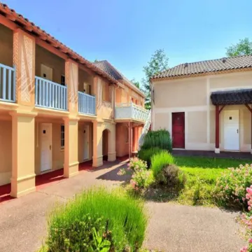 Apartment in Lougratte Near Pool & Lake