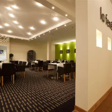 Relexa Hotel Frankfurt am Main (Superior) Отели рядом с достопримечательностью «Харнхайм»