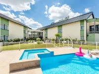 ibis Styles Bourges - Swimmingpools