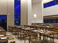 Mercure Salvador Pituba Hotels near Armacao