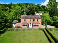 Lodge by River Wye with Private River Access Hotels in 