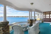 Waterfront Estate in Groton – 10 Bedrooms, Private Pier, & Beach Access - Bintang 4