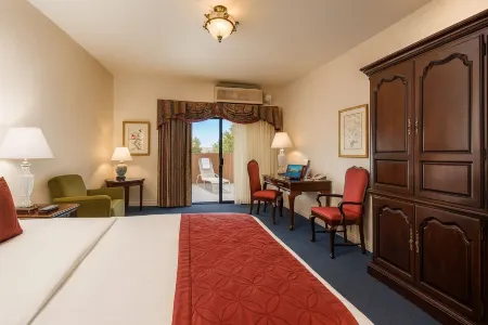 Carlyle Hotel Отели рядом с достопримечательностью «Лос Гатос Крик Трейл»