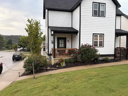 New Centennial Park luxury Smart Home w e-bikes