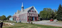 Scenic Shelburne home. Central location close to Shelburne Harbour. Hotels in Shelburne
