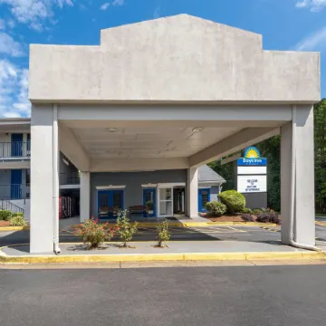 Days Inn by Wyndham College Park Airport Best Road