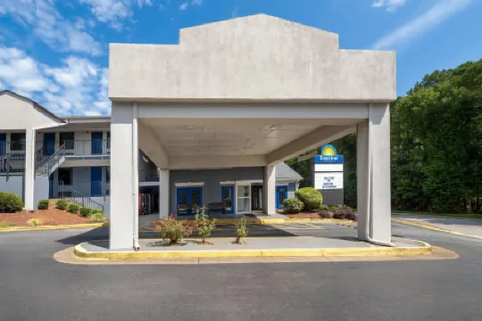 Days Inn by Wyndham College Park Airport Best Road