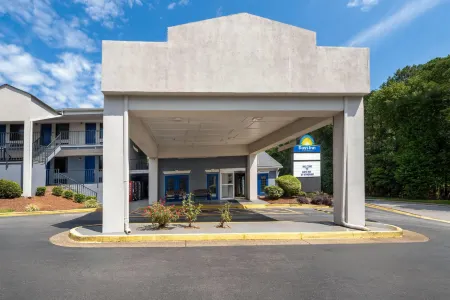 Days Inn by Wyndham College Park Airport Best Road