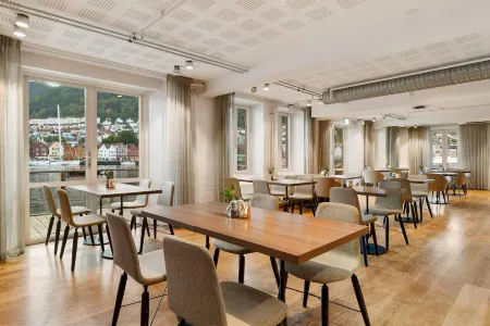 Clarion Hotel Admiral Отели рядом с достопримечательностью «Гора Флёйен»