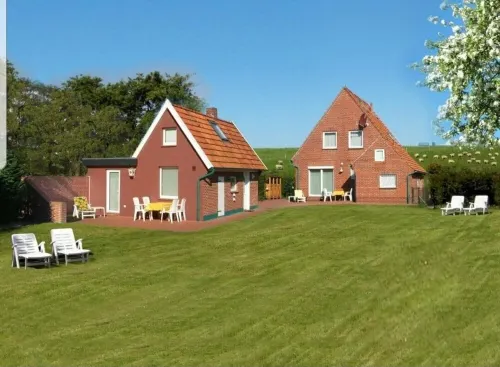 New!!! Cozy little holiday home in an ideal location right on the dike Hotels in Tossens