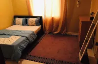 2-Bed - Sleeps 6 - Pet Friendly & Parking - homestay
