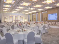 Crowne Plaza MANAMA (BAHRAIN) by IHG Hotel dekat Mall Moda