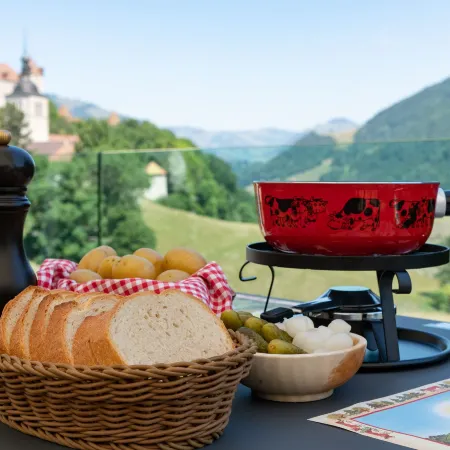 Hôtel de Gruyères Отели рядом с достопримечательностью «La Maison du Gruyère a Pringy»
