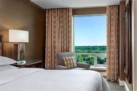 Sheraton Suites Calgary Eau Claire