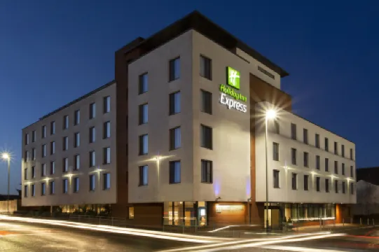 Holiday Inn Express CHELTENHAM TOWN CENTRE by IHG Hôtels à : 