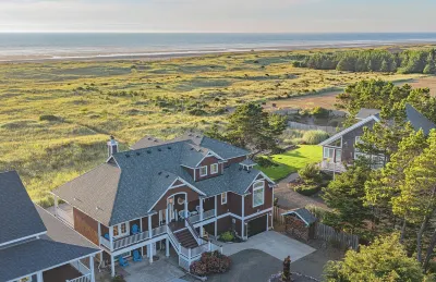 CORAL SUNSETS & SHIMMERING DEEP BLUE OCEAN VIEWS..  LASTING MEMORIES MADE HERE!! Hotels near Grayland Beach State Park