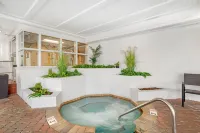 The Inn at Apple Valley, Ascend Hotel Collection - Hot Tub