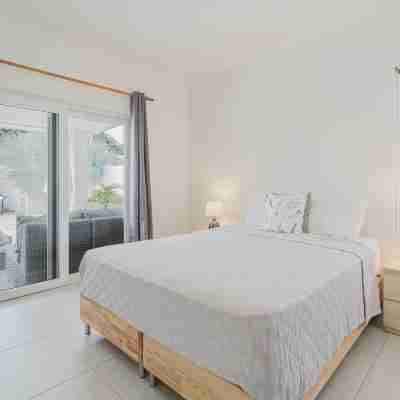 Paradise Aruba - 4 Bedroom Private Pool Rooms