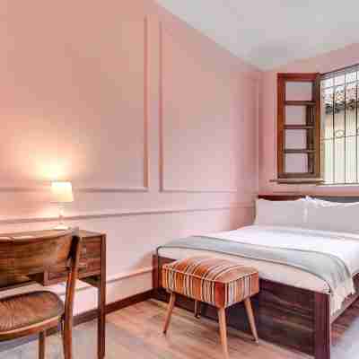 Chic 4BR Getaway in Vibrant La Candelaria Rooms