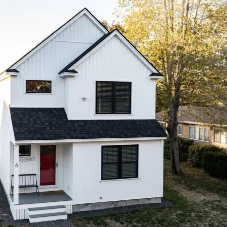 Coastal Spring Retreat• 5 Min to Beach • Dog Friendly • Gas Firepit • Coffee Bar