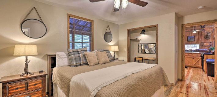 Waterfront Deck Home on Ouachita River! Ξενοδοχεία στην πόλη Clark County