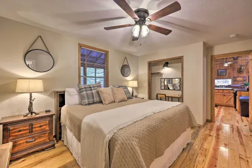 Waterfront Deck Home on Ouachita River! - Wifi
