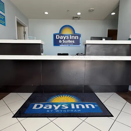 Days Inn & Suites by Wyndham Colorado City/I-20 Отели в г. Митчелл