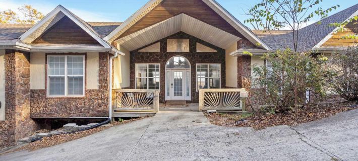 The Greenview Manor - Lake Views Hotels in Stone County