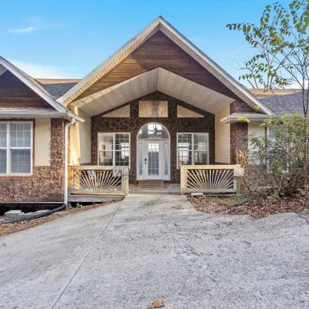 The Greenview Manor - Lake Views