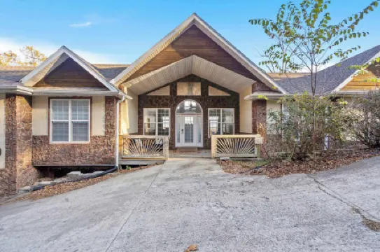 The Greenview Manor - Lake Views