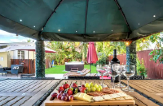 HeatedPool • Spa • BBQ • PoolTable • WiFi • NearBeach and DT • Fun