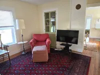 Historic Downtown Apartment. Unscented Products and Sustainability Practices. Hotels in Northampton