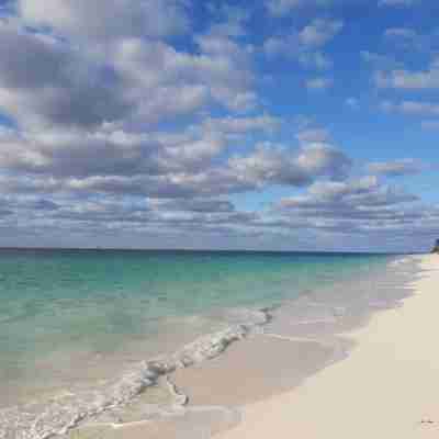Beautiful Villa with Beach Access Fitness & Recreational Facilities