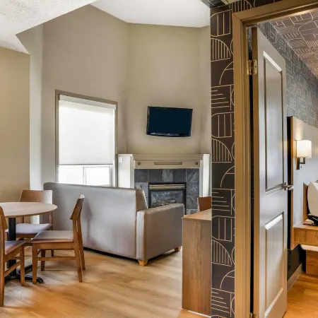 Days Inn & Suites by Wyndham West Edmonton