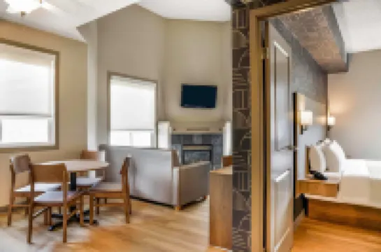 Days Inn & Suites by Wyndham West Edmonton