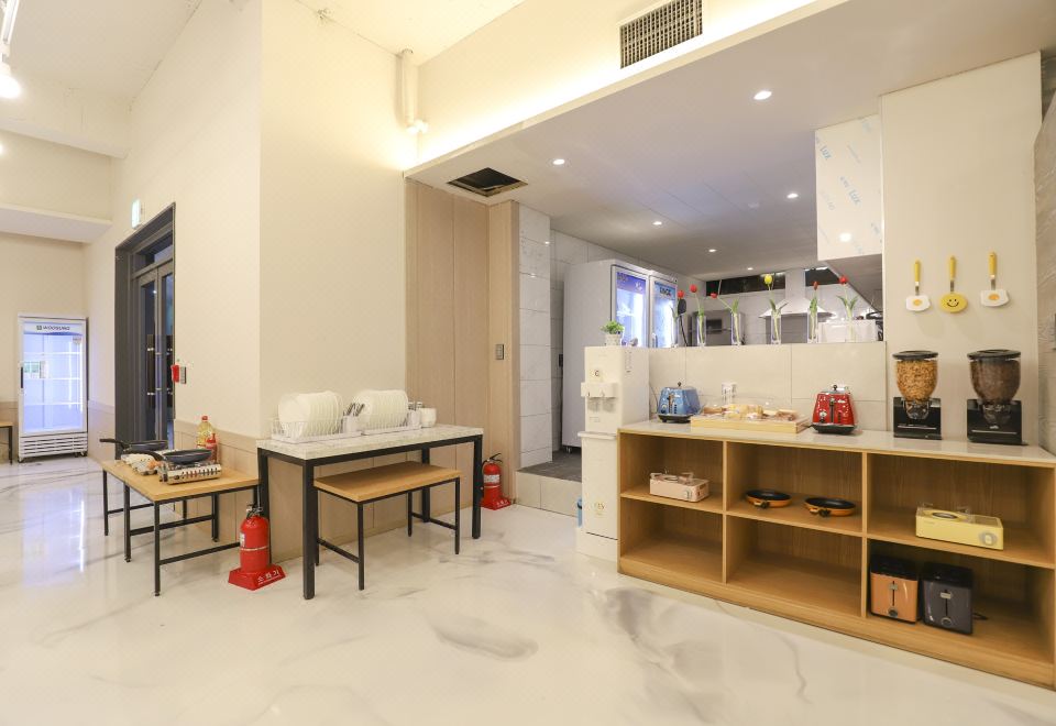 브라운도트의 넓은 객실 또는 라운지