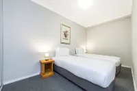 Central East Perth Flat with Pool & Gym Access - Condos