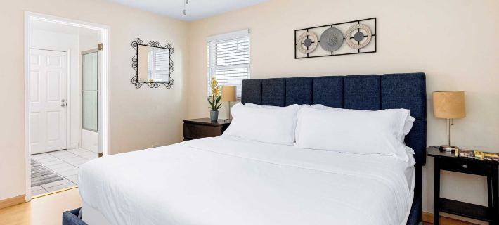 Sunny Venice Beach Home With Open Living & Walkability to Abbot Kinney Venice Drift by Avantstay Ξενοδοχεία στην πόλη Venice
