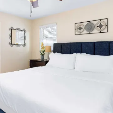 Sunny Venice Beach Home With Open Living & Walkability to Abbot Kinney Venice Drift by Avantstay