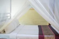 Kambiri Beach Resort - balcony
