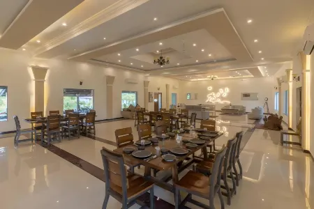 Tuli Veer Bagh Resort Turia