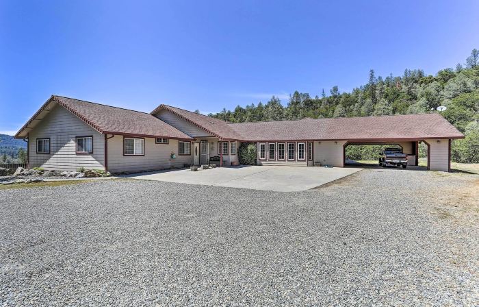 Private Pool and Game Room Family Weaverville Gem