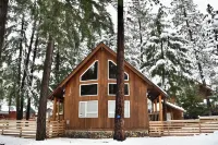 Charming Cabin for a Perfect Family Winter Getaway, Firepit, Fenced, Game Room