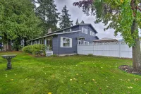 Spacious Home w/ Yard, 20 Miles to Olympic NP - 3 tähden