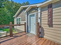 Pet-Friendly Home w/ Deck in Broken Bow! فنادق في بروكن بو