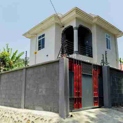 Tadre House's Hotel Exterior