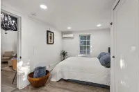 Pet Friendly- Fenced Yard - Walk to Las Olas - 4 Miles to the Beach!