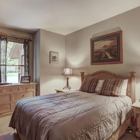 8757 Trappers Crossing 1 Bedroom Townhouse by RedAwning